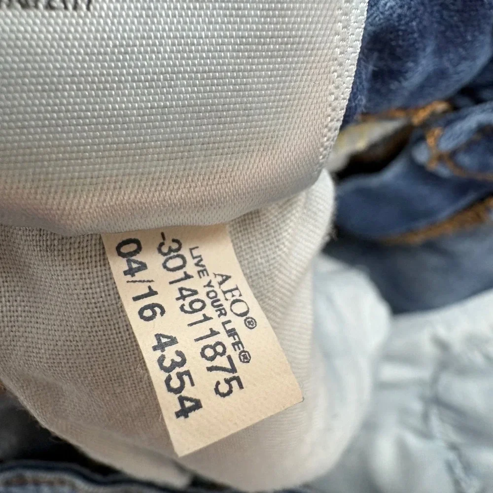 American Eagle Jeans Shorts Womens 8 Blue Dark Wash Super Stretch Distressed - Picture 8 of 8